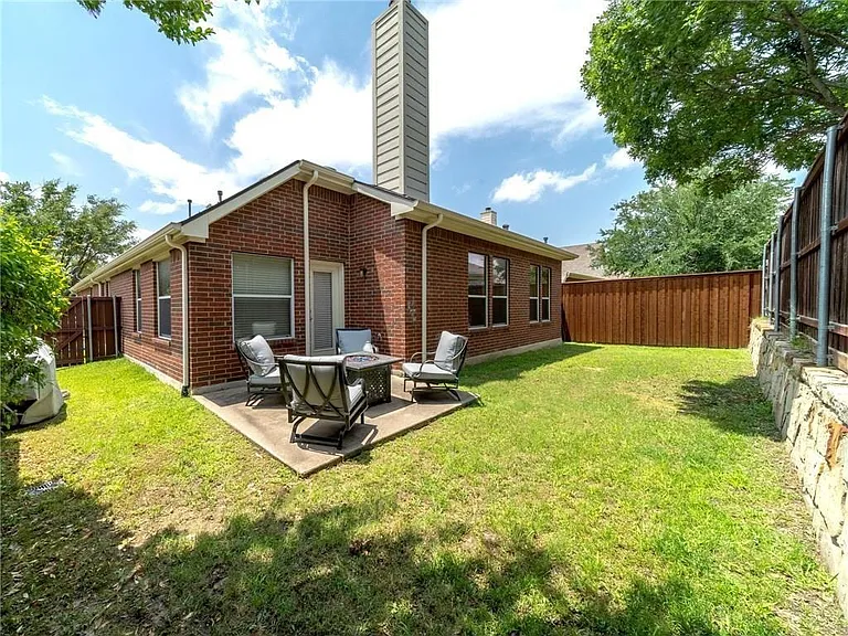 8574 Robertson Dr — Photo 12