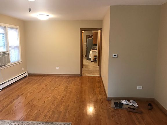 3rd image of 6026 N Oakley Ave #2