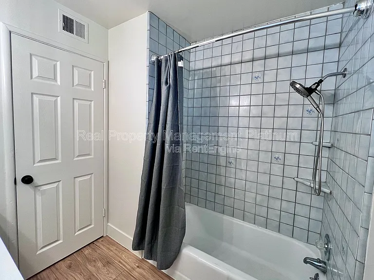 4467 N Van Dyke Ave — Photo 14