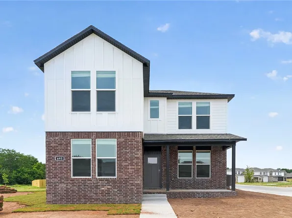 4690 W Buckaroo St, Fayetteville, AR 72704