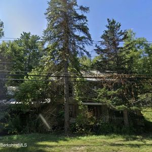573 River Rd, Clarksburg, MA, 01247