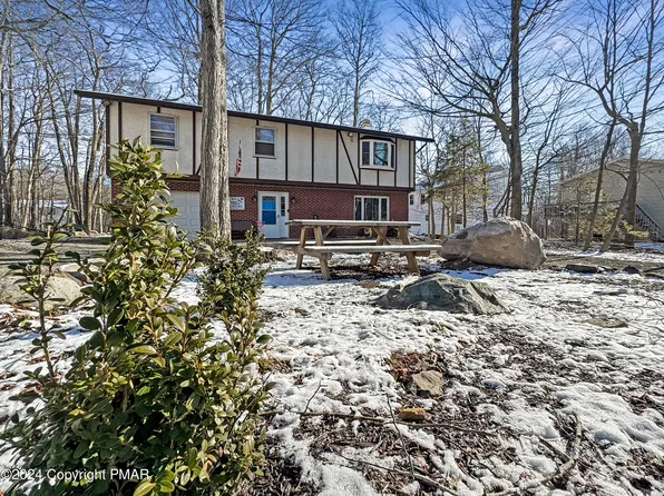 7551 Eagle Rock Dr, Tobyhanna, PA 18466