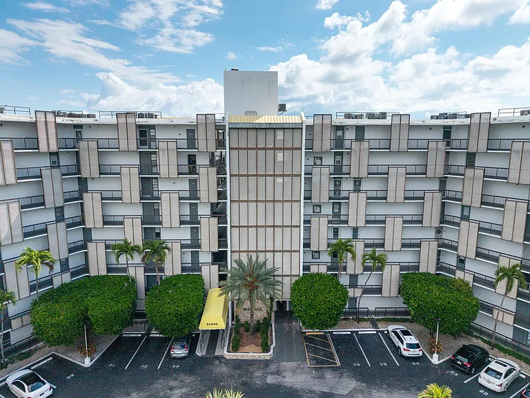 20400 W Country Club Dr #610 — Photo 44