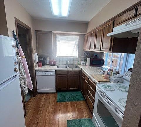 3rd image of 841 W Center St