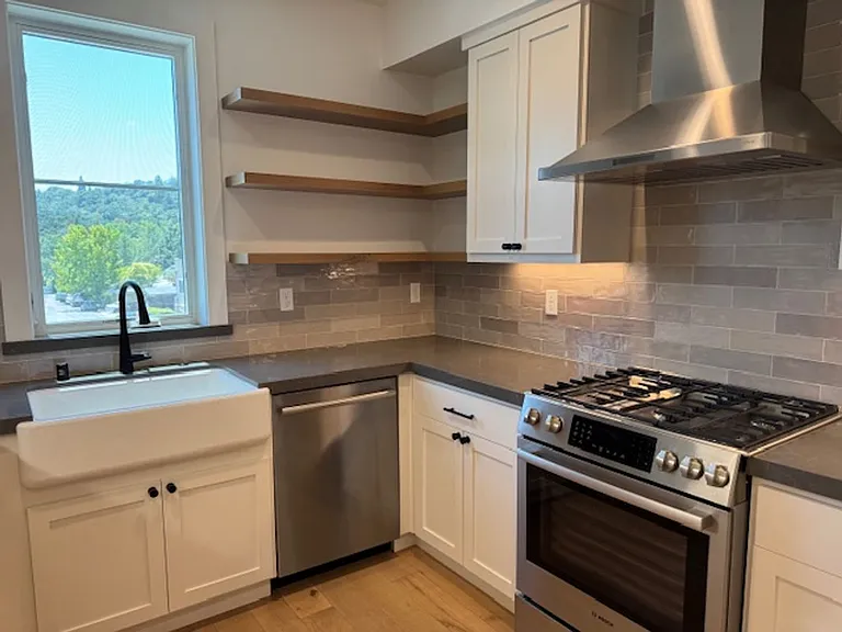 906 Brown Ave — Photo 10
