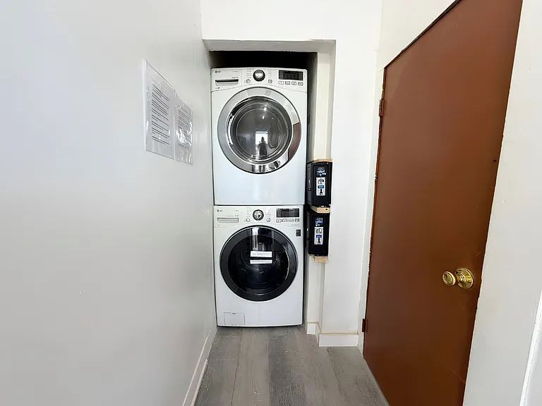 585 Chestnut St #1 — Photo 12