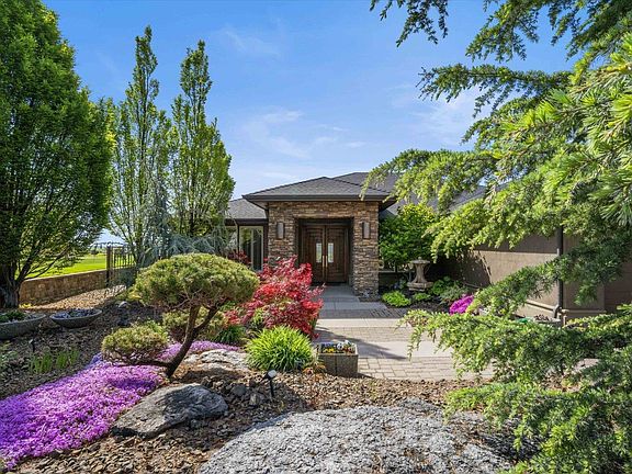 3rd image of 2975 Riverbend Dr