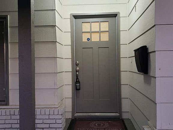 3rd image of 2062 Oakridge Ln