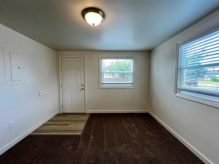 904 & 906 W Tieton Dr — Photo 3