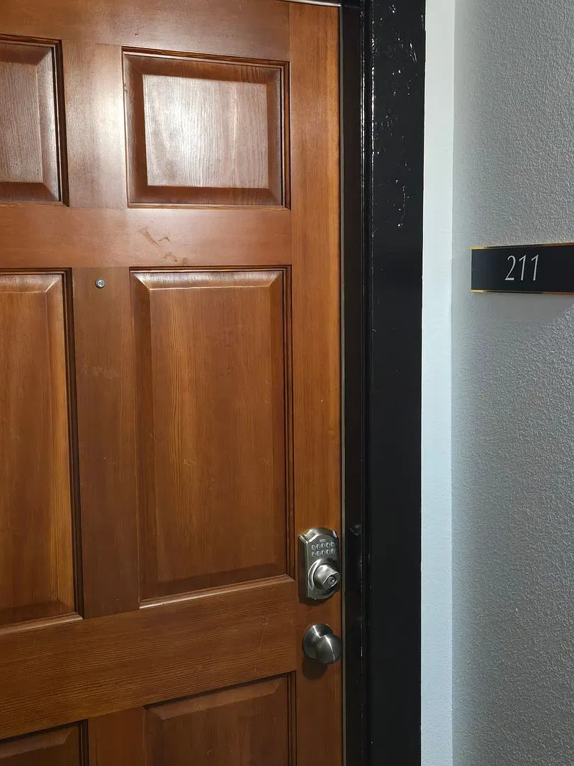 302 W Commercial Unit 211A — Photo 1