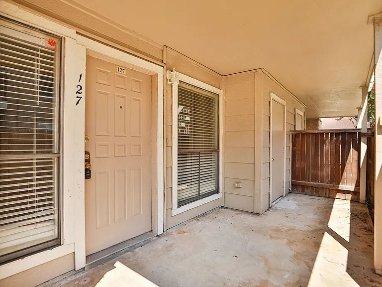 2100 Wilcrest Dr #127 — Photo 32