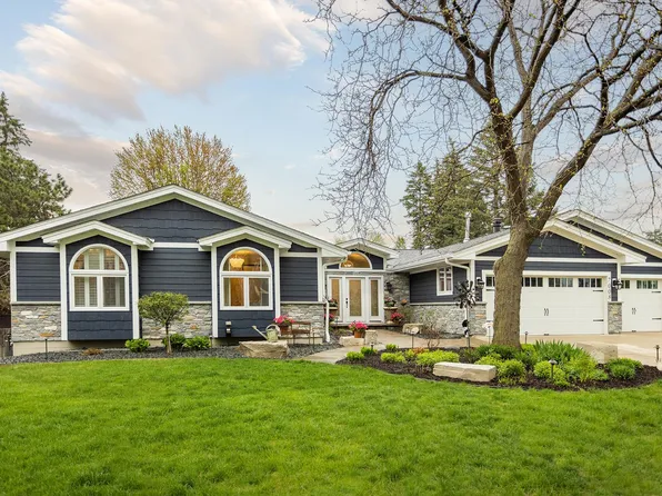 7008 Lee Valley Cir, Edina, MN 55439