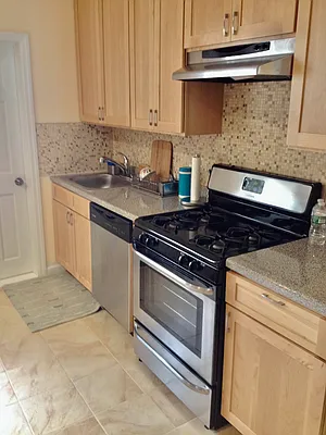 Rented by Halvatzis Realty | media 12