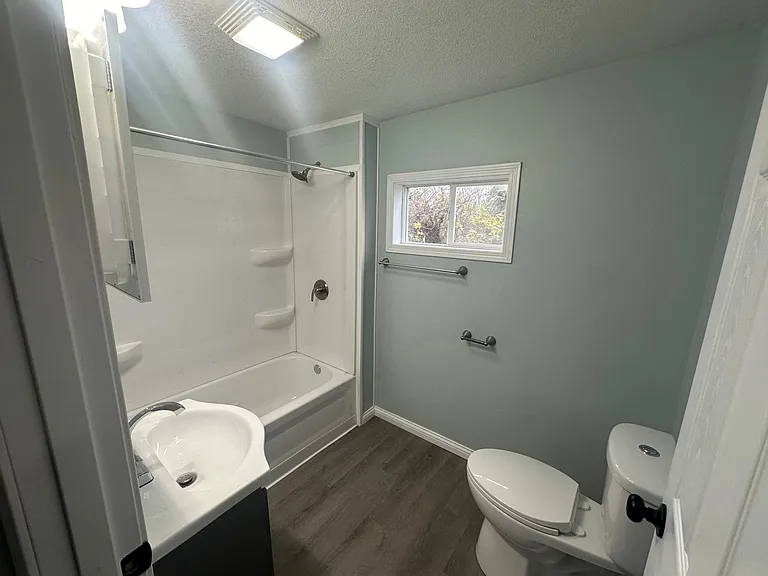 760 Eagle St — Photo 14