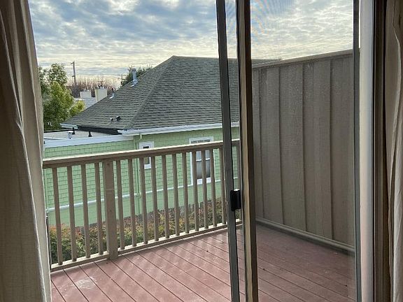 4th image of 518 N Claremont St APT 4
