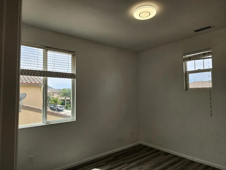 593 Hyacinth Rd — Photo 20