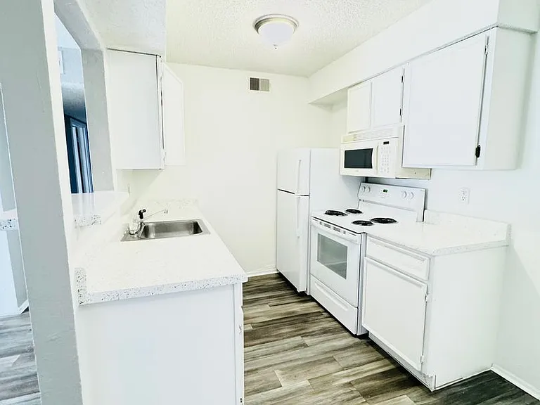Pheasant Run Apartments — Photo 33