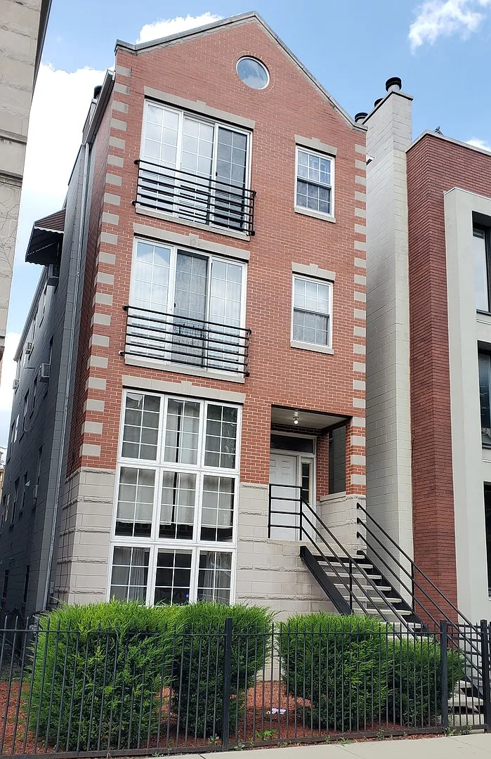 2 bed, $2,200 — Photo 1