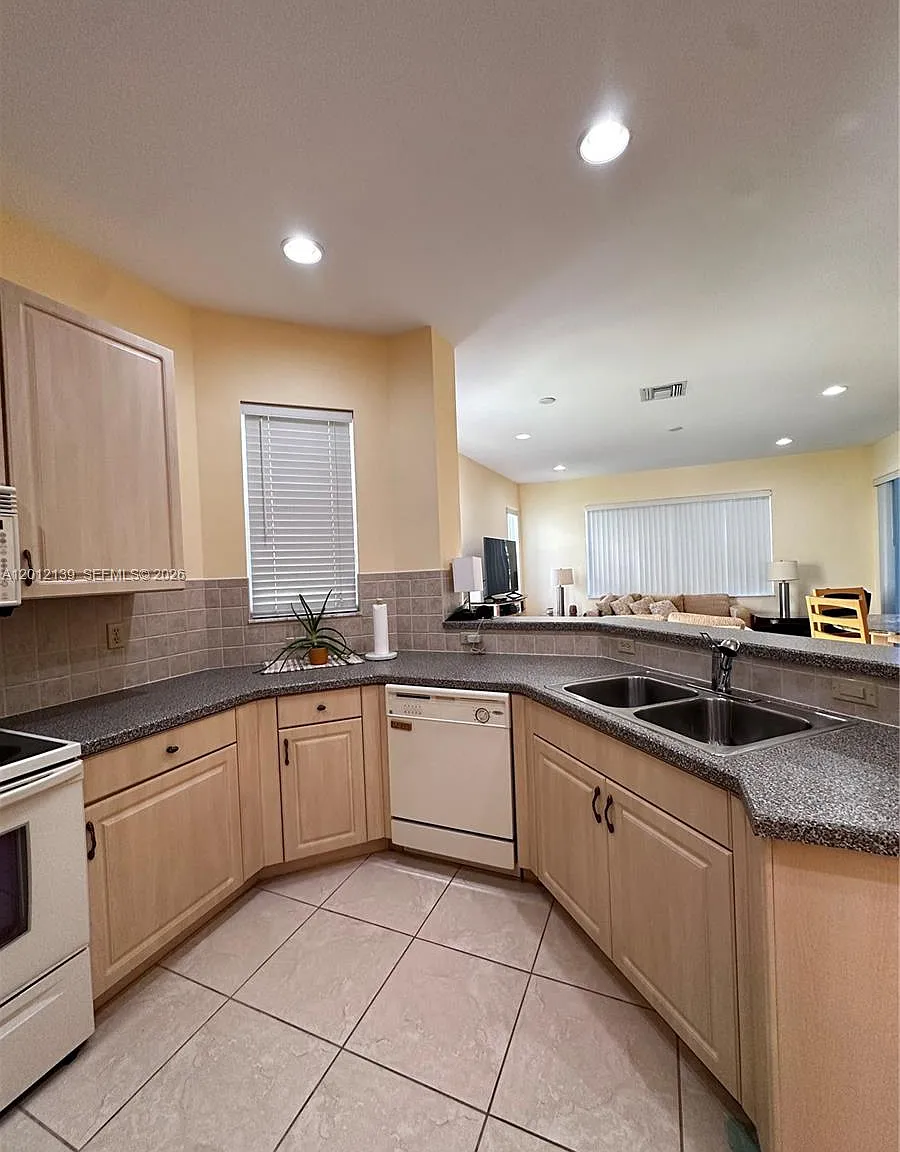 Mariner Bay — Photo 1