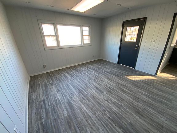 3rd image of 924 N Bowman Ave