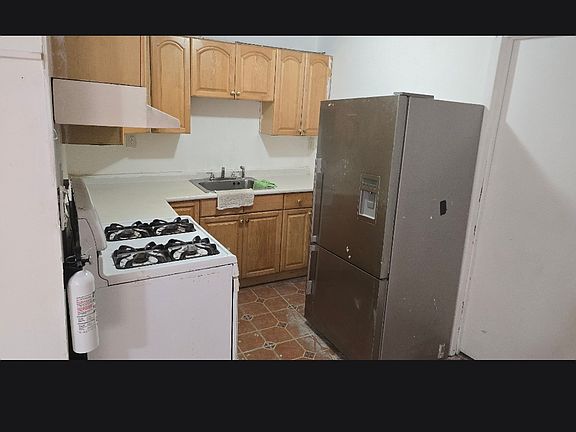 4th image of 126 Seaview Ave Floor 1