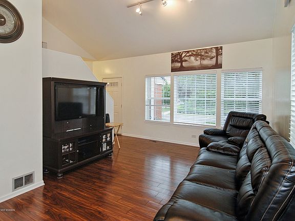 2nd image of 1420 N Maywood Dr