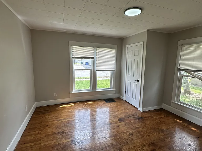 2703 S Walnut St — Photo 4