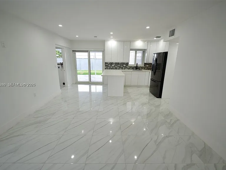 10381 SW 32nd St — Photo 6