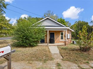 16 Price St, London, AR 72847