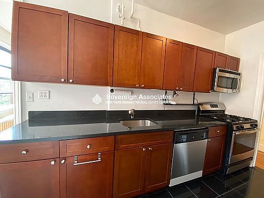 5th image of 536 Fort Washington Ave APT 5E