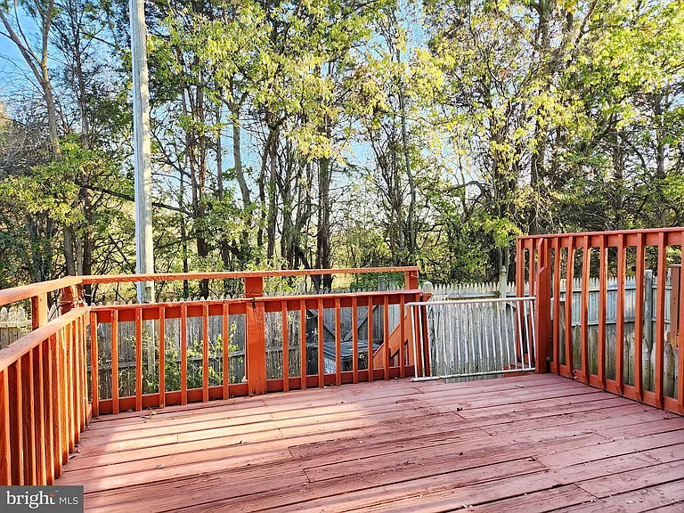 8245 Wycliffe Ct — Photo 32