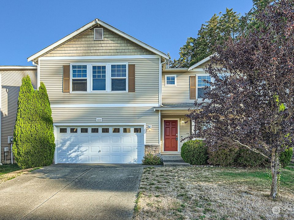 1st image of 1525 202nd Street Ct E
