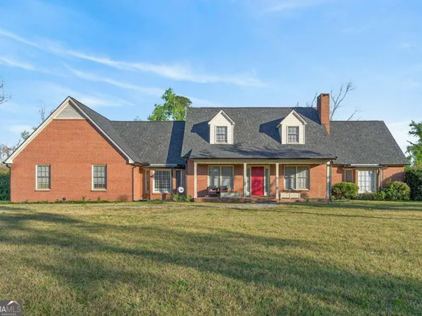 74 N Gill St, Hazlehurst, GA 31539