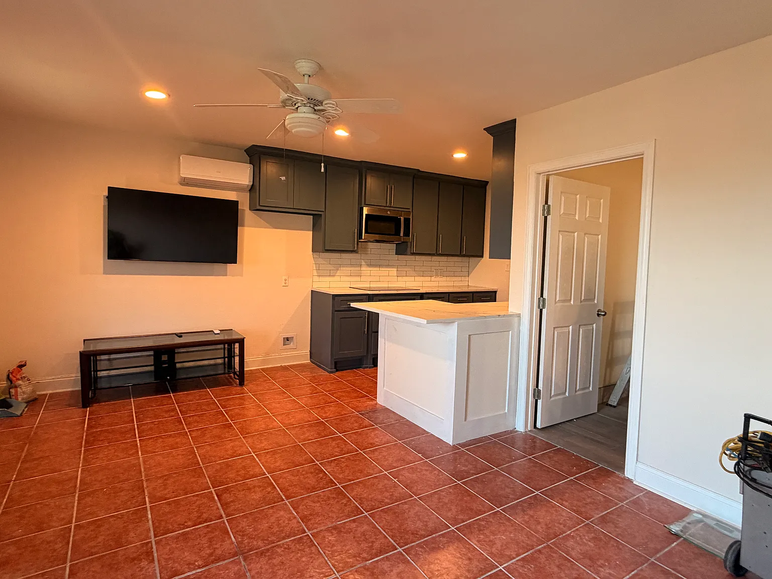 Studio, 440 sqft, $1,150 — Photo 3