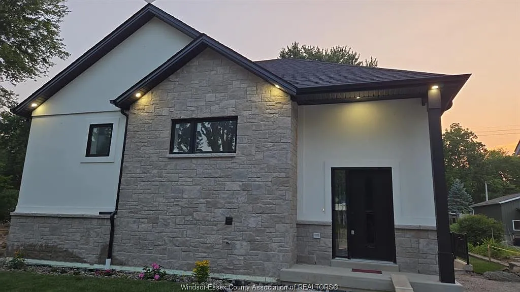 4 bed, $2,250 — Photo 1