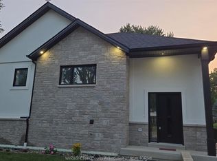 121 Allison Ave, Essex, ON N0R 1G0