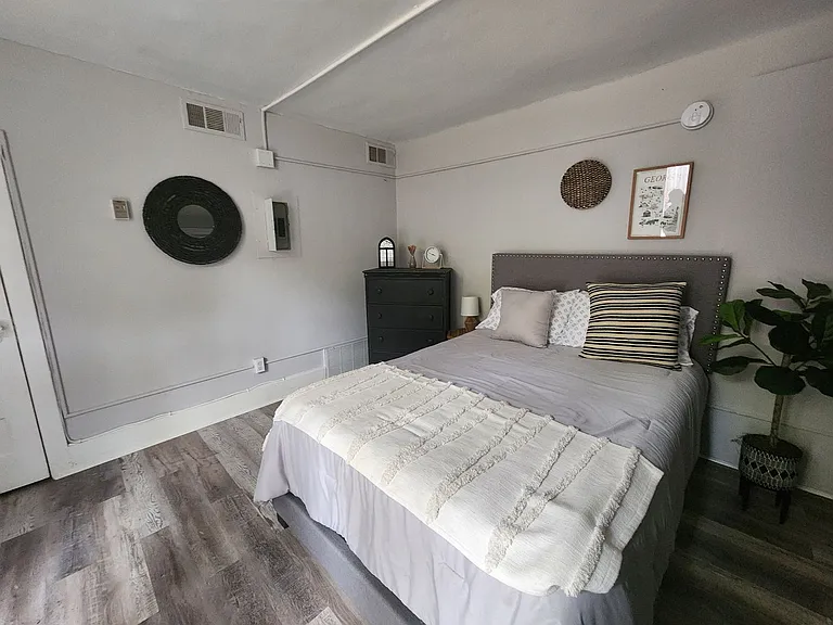 917 Oakview Ave — Photo 49