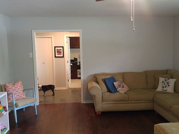 3rd image of 911 Northlake Dr