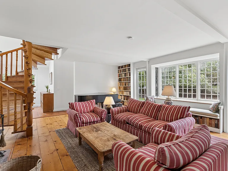 130 Montauk Hwy — Photo 6