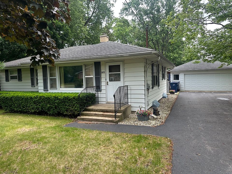 2nd image of 3675 Woodlawn Ave