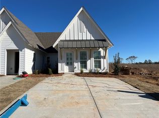 1053 Hunters Way, Opelika, AL 36801