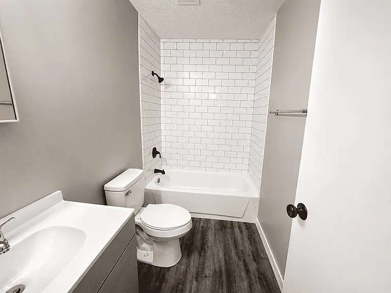 2036 Catalpa Dr #E — Photo 5