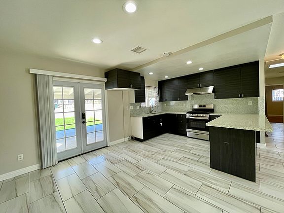 4th image of 2448 S Pinehurst Pl