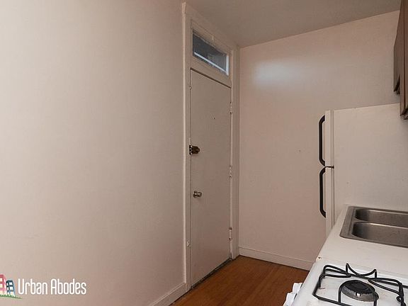 4th image of 1202 W Wellington Ave #Ua3