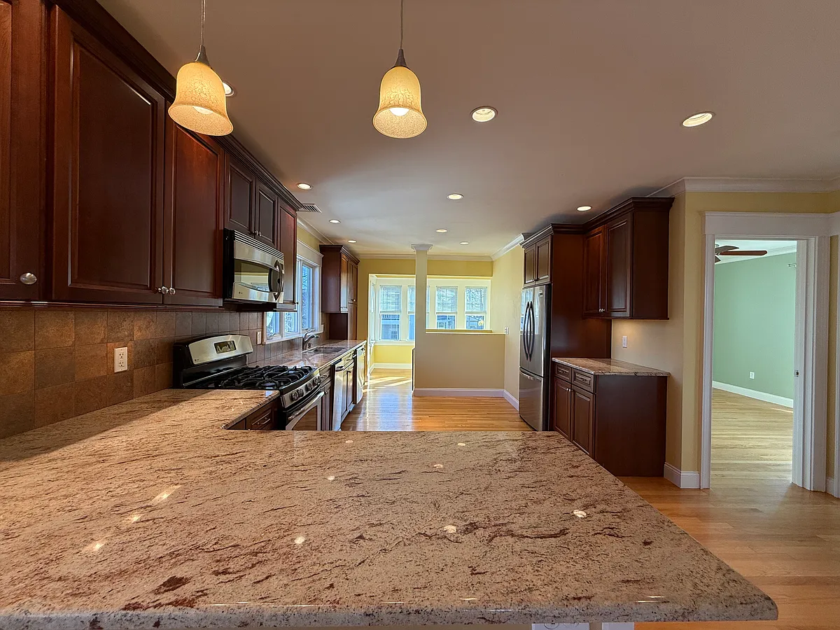 Building Photo - 10 Bowdoin St #10