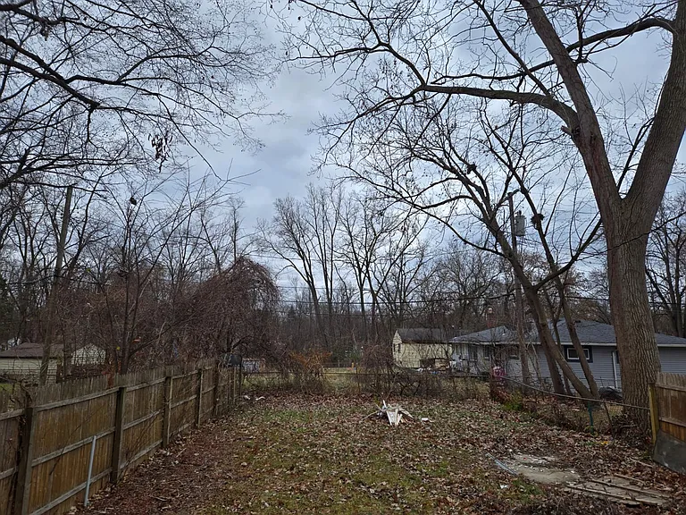 21541 Collingham Ave — Photo 10