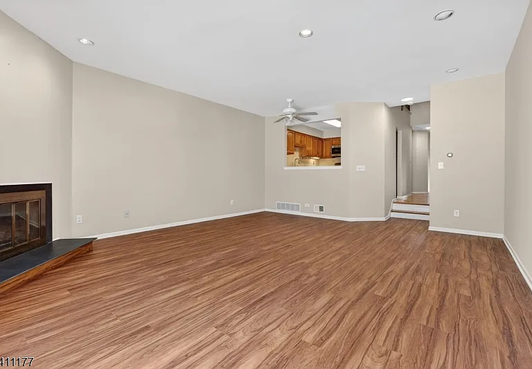 140 Kingston Ct — Photo 6