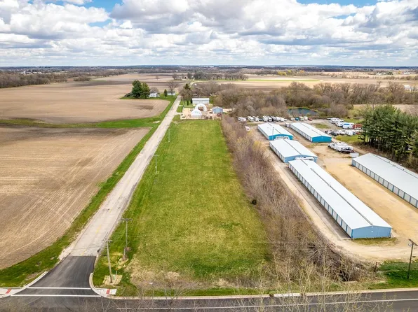 452 S State St, Poplar Grove, IL 61065