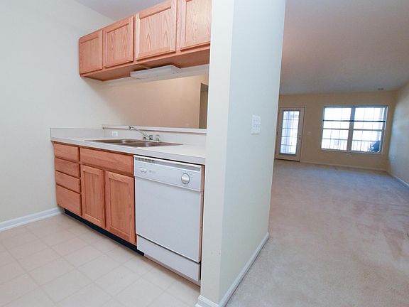 4th image of 2720 S Knightsbridge Cir