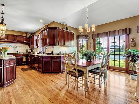 3rd image of 8227 Golden Oak Cir